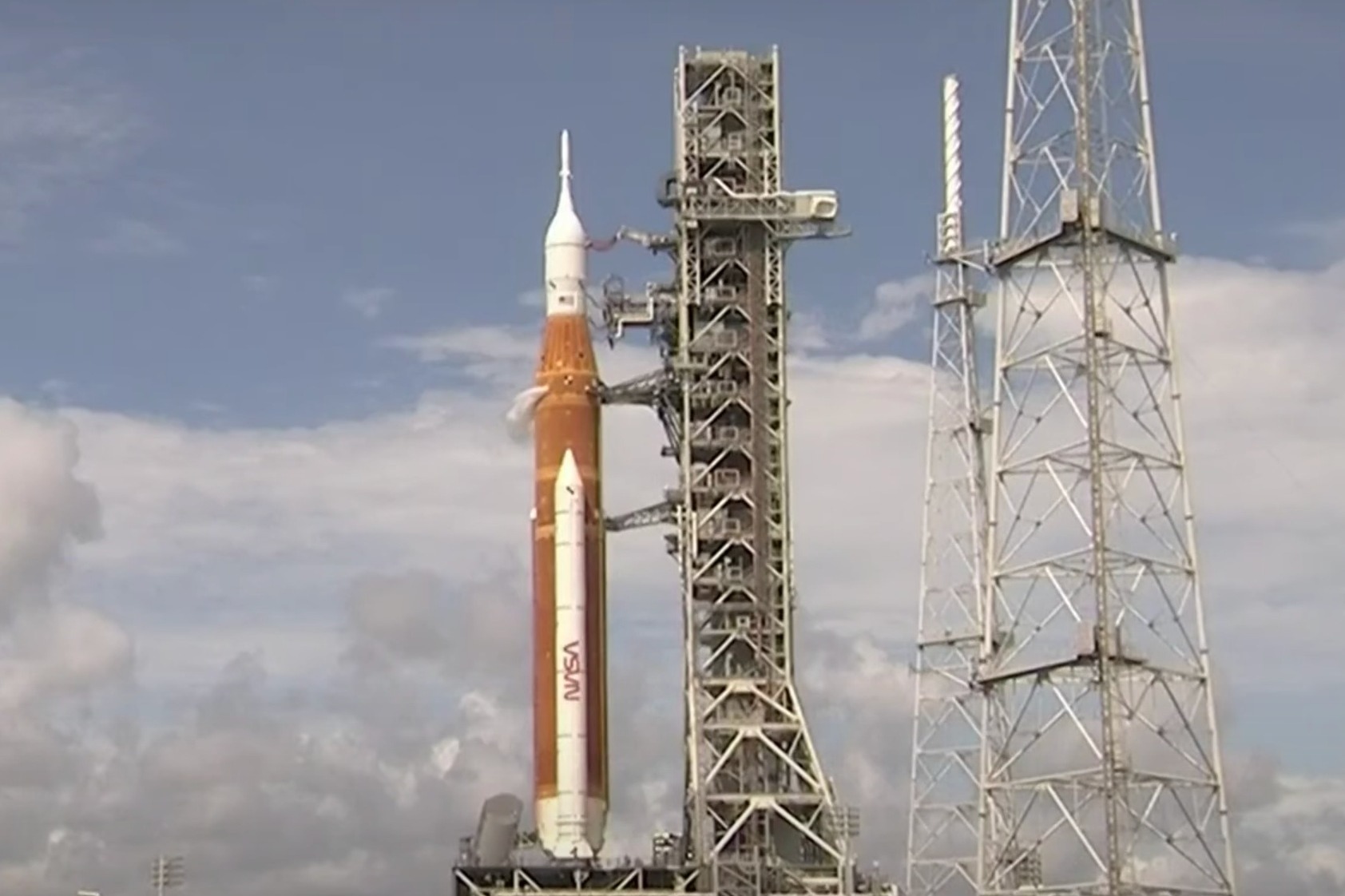 NASA新一代登月火箭試射 第二度因燃料洩漏而押後