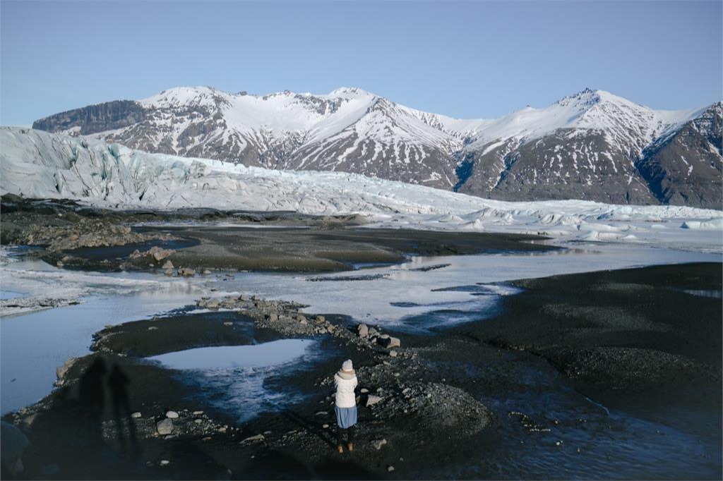 格陵蘭冰峰首下雨 專家：冰層有水是壞事！