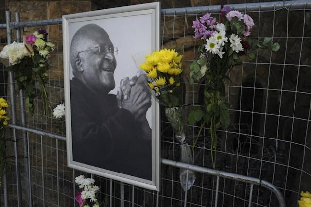 南非舉行前大主教杜圖葬禮
 民眾排隊致以敬意
