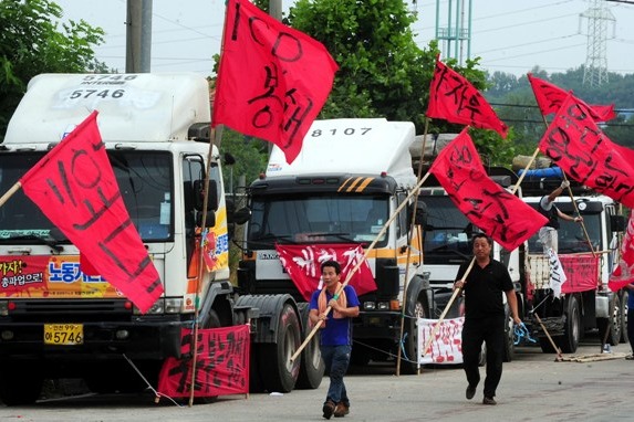 視司機罷工等同北韓核威脅 尹錫悅嚴懲工會「金正恩」
