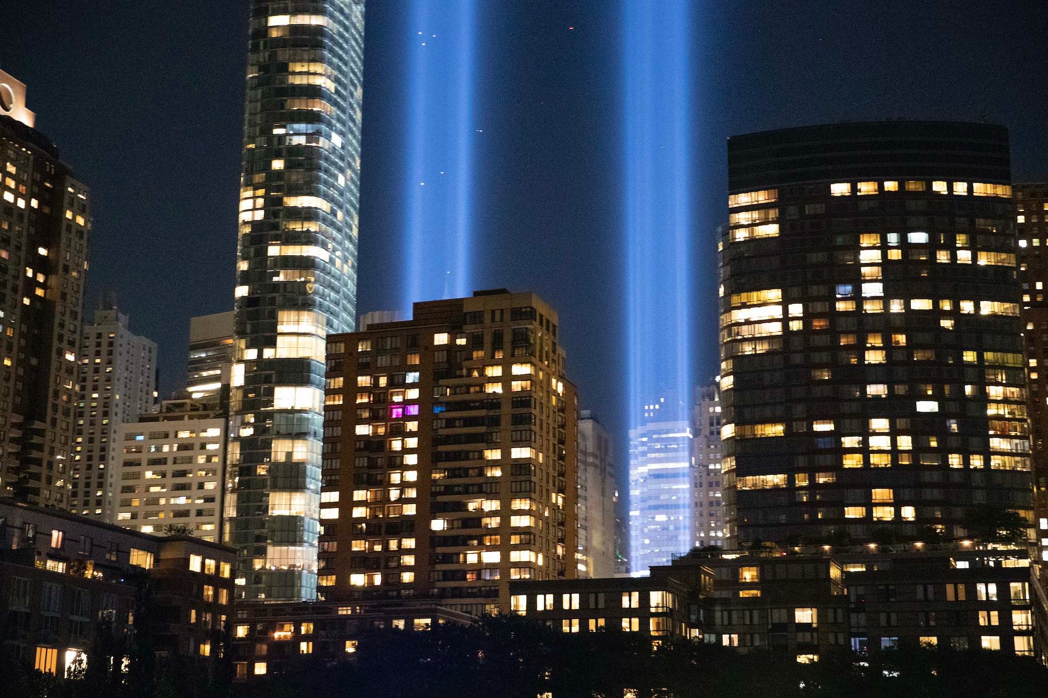 911恐襲20周年 雙子塔遺址亮起紀念之光
