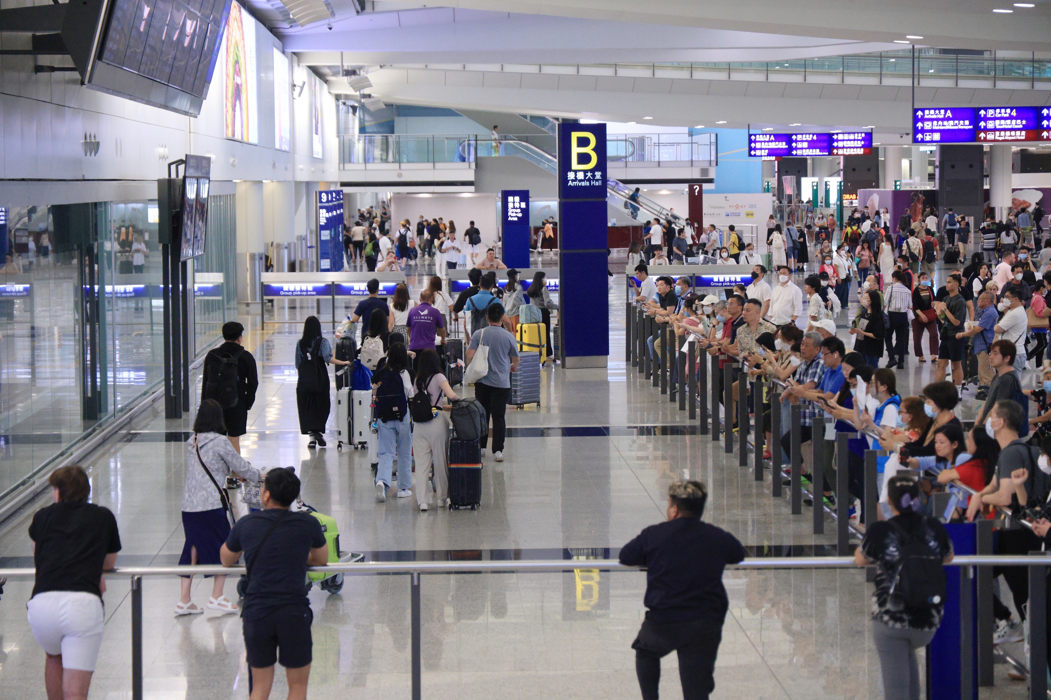 26歲男子涉在香港機場
 穿有煽動字句衣服被捕