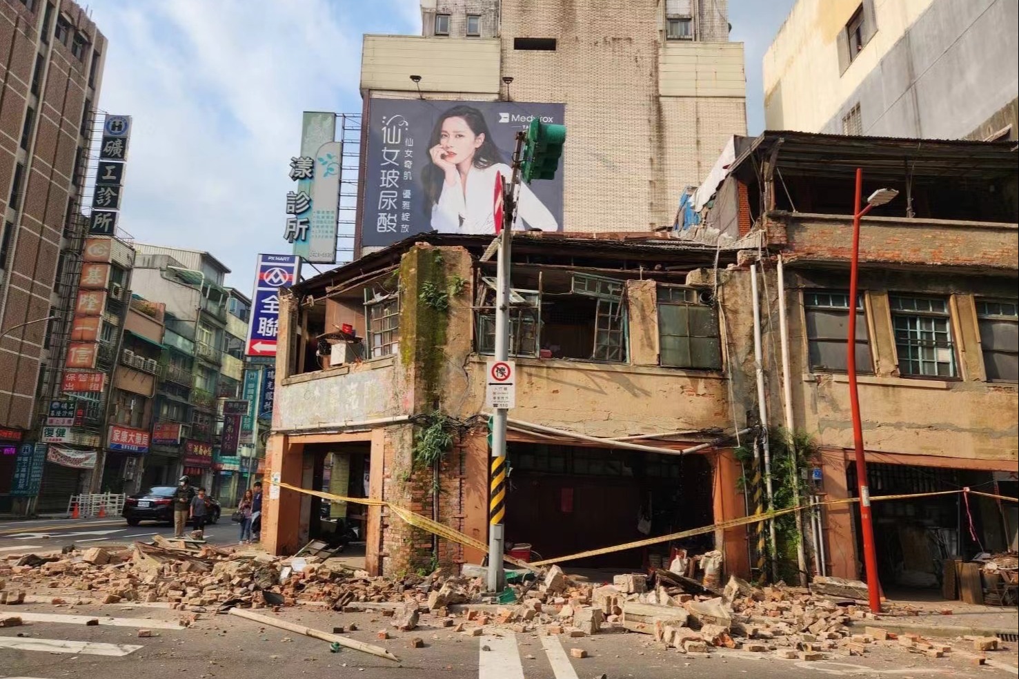 花蓮海域發生7.2級強烈地震
 多間房屋傾斜 至少1死逾50傷
