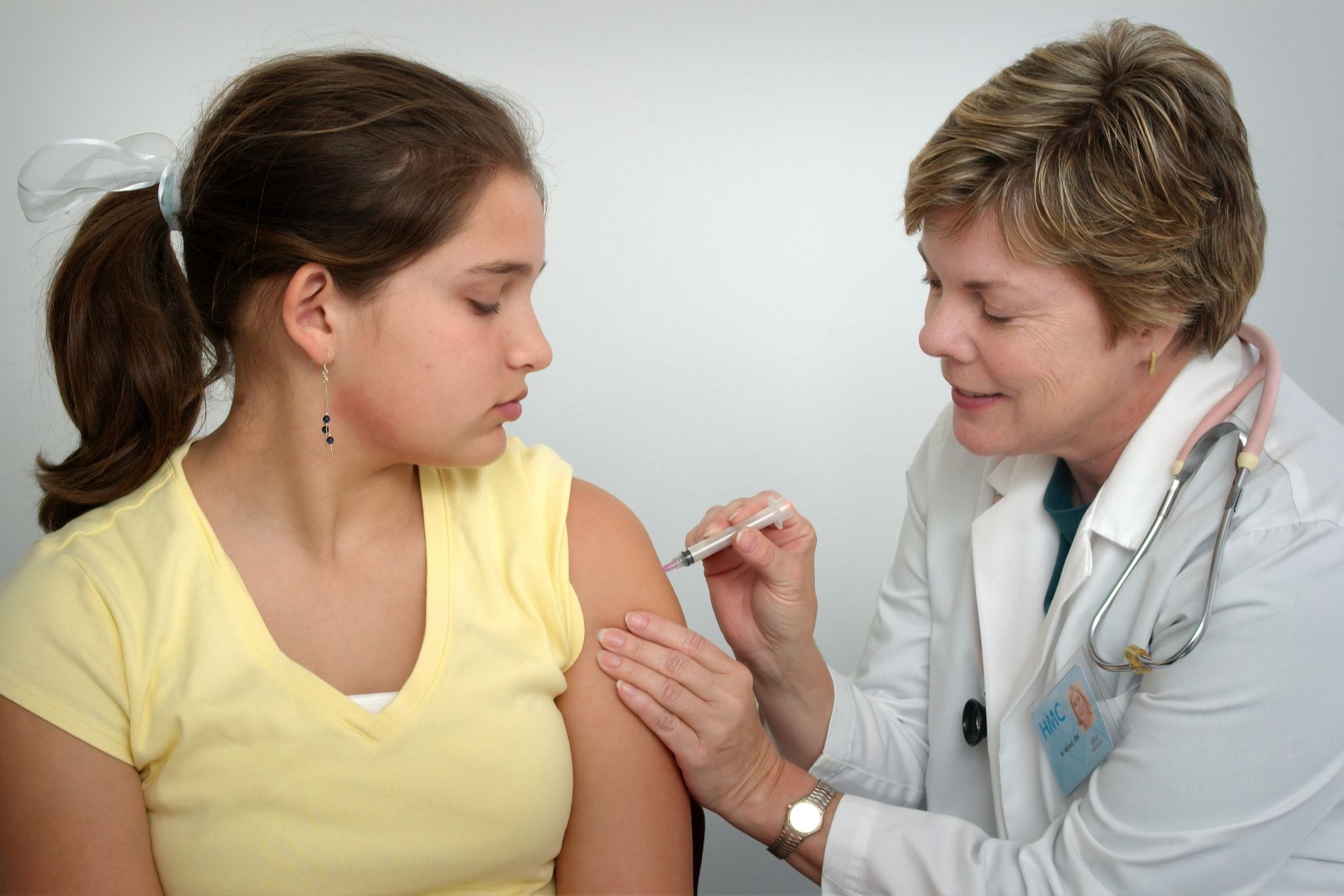 加州擬立法准滿21歲青少年 接種新冠疫苗可不需父母同意