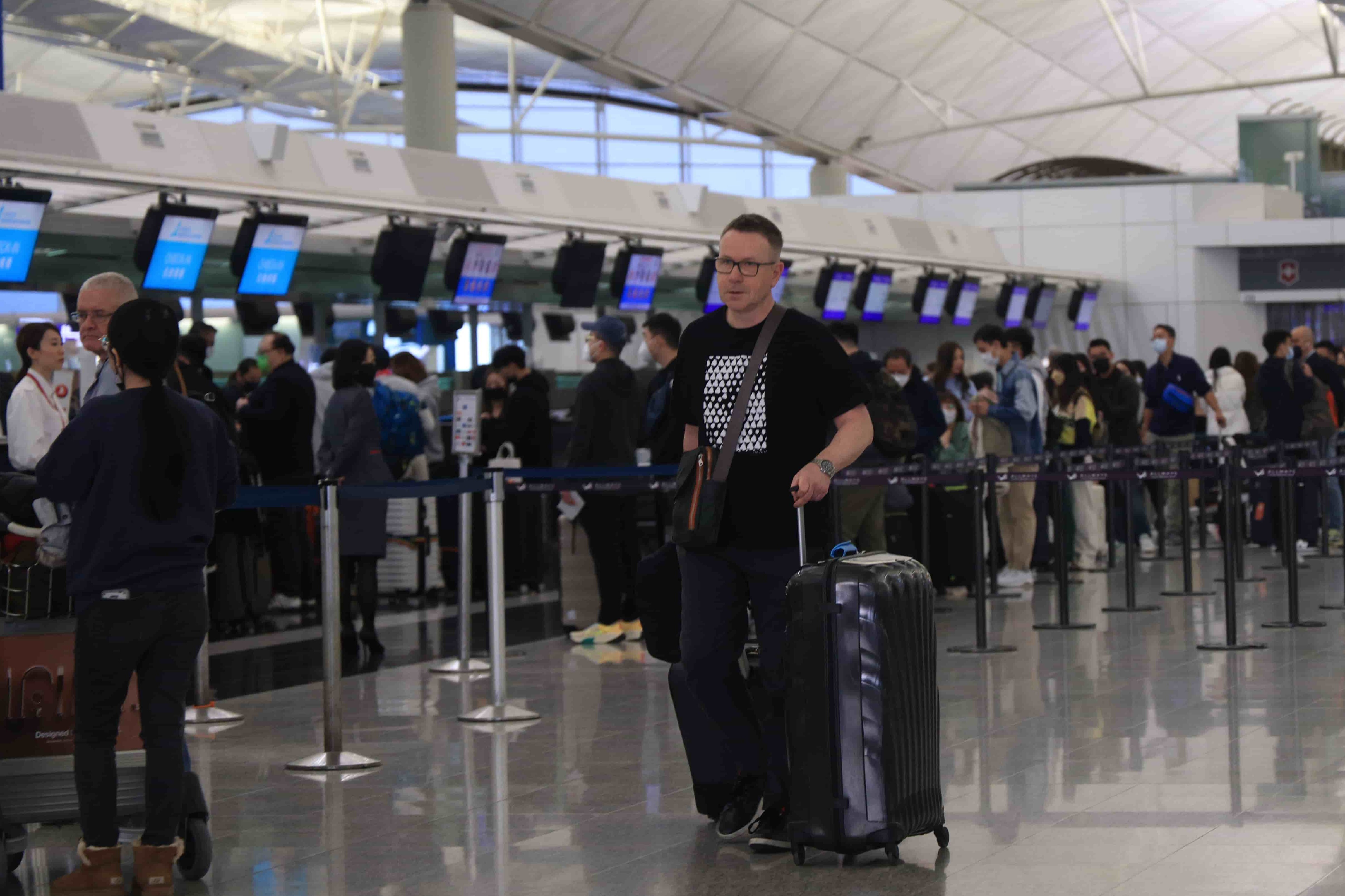 香港機場4月客運量按年升24倍 貨運量減少按年跌24%