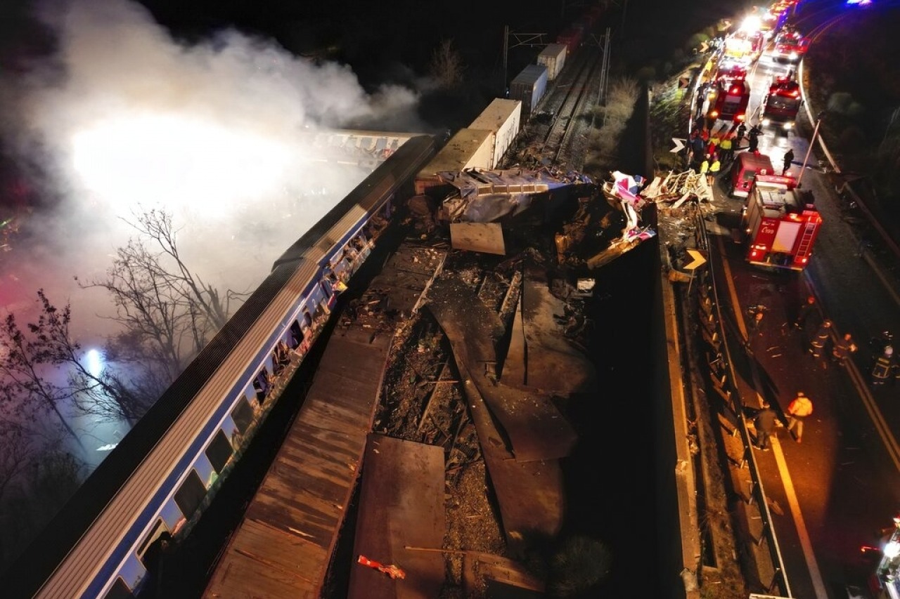 希臘中部兩列火車相撞 至少26死85傷
