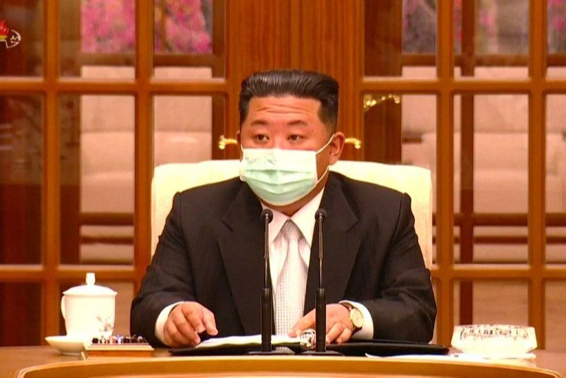 北韓或4月底爆疫 35萬人發燒 疑與閱兵有關 金正恩首度戴罩