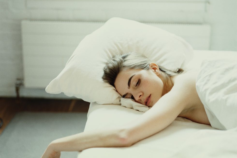 睡眠質素能影響皮膚變差！晚間修護霜推介及睡眠小貼士你要知