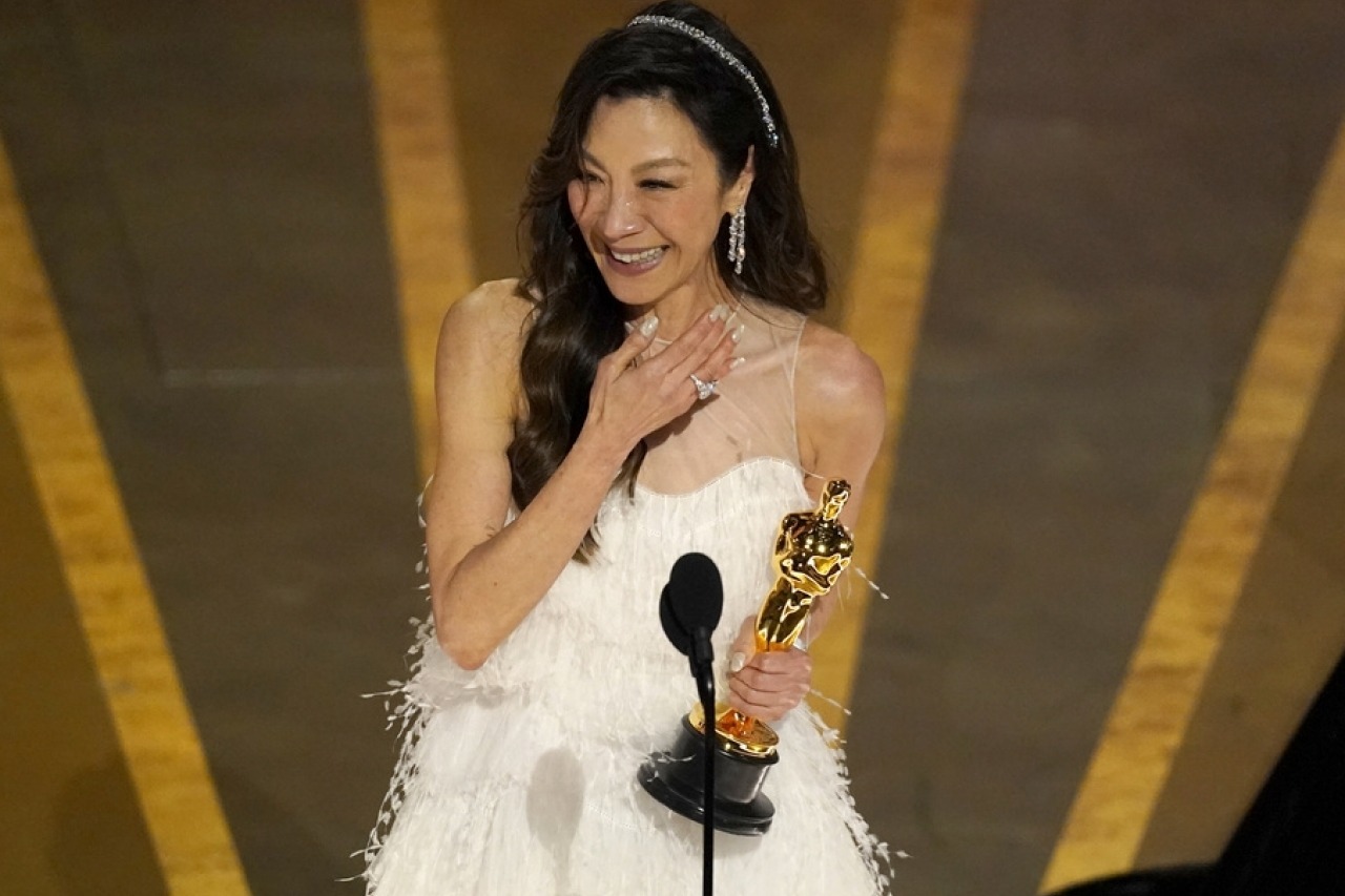 奧斯卡《奇異女俠》掃七獎成大贏家 楊紫瓊大熱成首位華裔影后