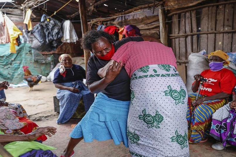 肯亞英資茶園逾70女工控訴遭性剝削 阿婆都唔放過？組成格鬥團！