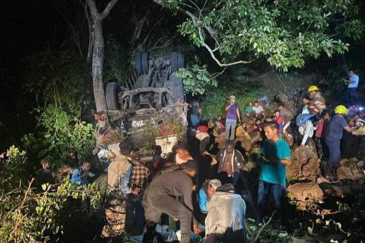 尼加拉瓜巴士墜谷16死47傷 現場如煉獄 再揭移民美國悲劇