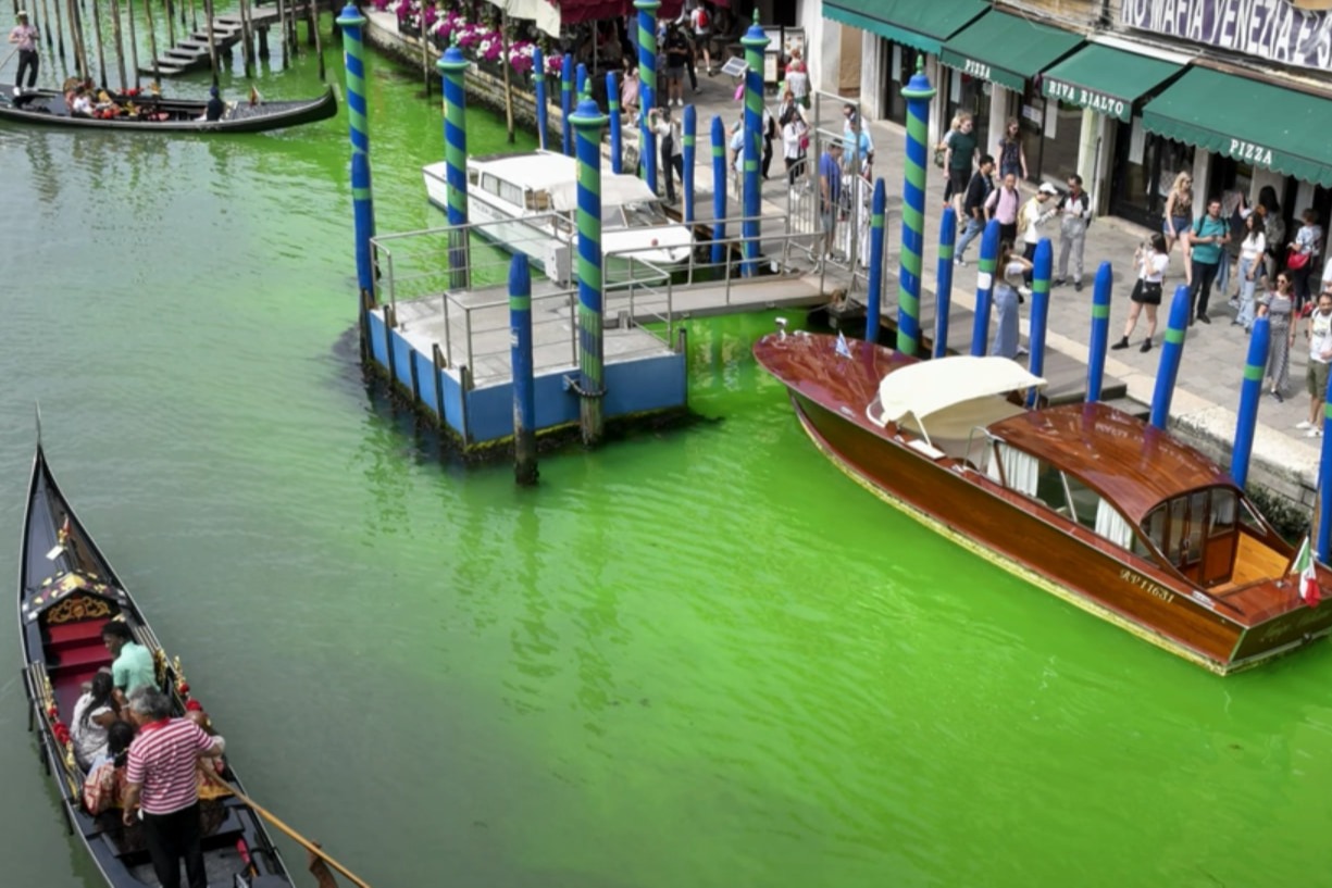 威尼斯有河道被染成螢光綠
 警方調查是否環保人士所為