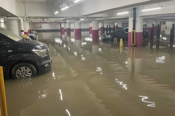 多區又落暴雨 一度高掛紅雨 柴灣環翠停車場再出現水浸