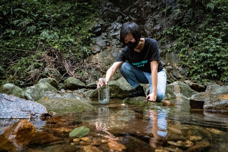綠色和平研究調查 本港多條郊野溪流含微塑膠