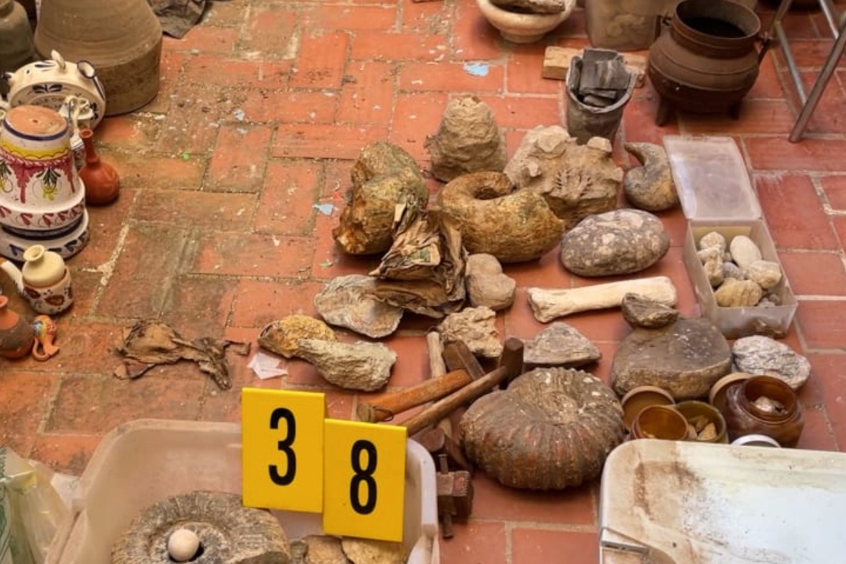 西班牙警方在兩民居搜出古文物 數量達幾百件 可追溯到5千年前