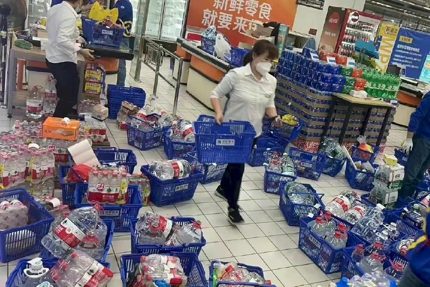 上海傳因水庫鹹化影響供應
 官方闢謠民眾反搶飲用水