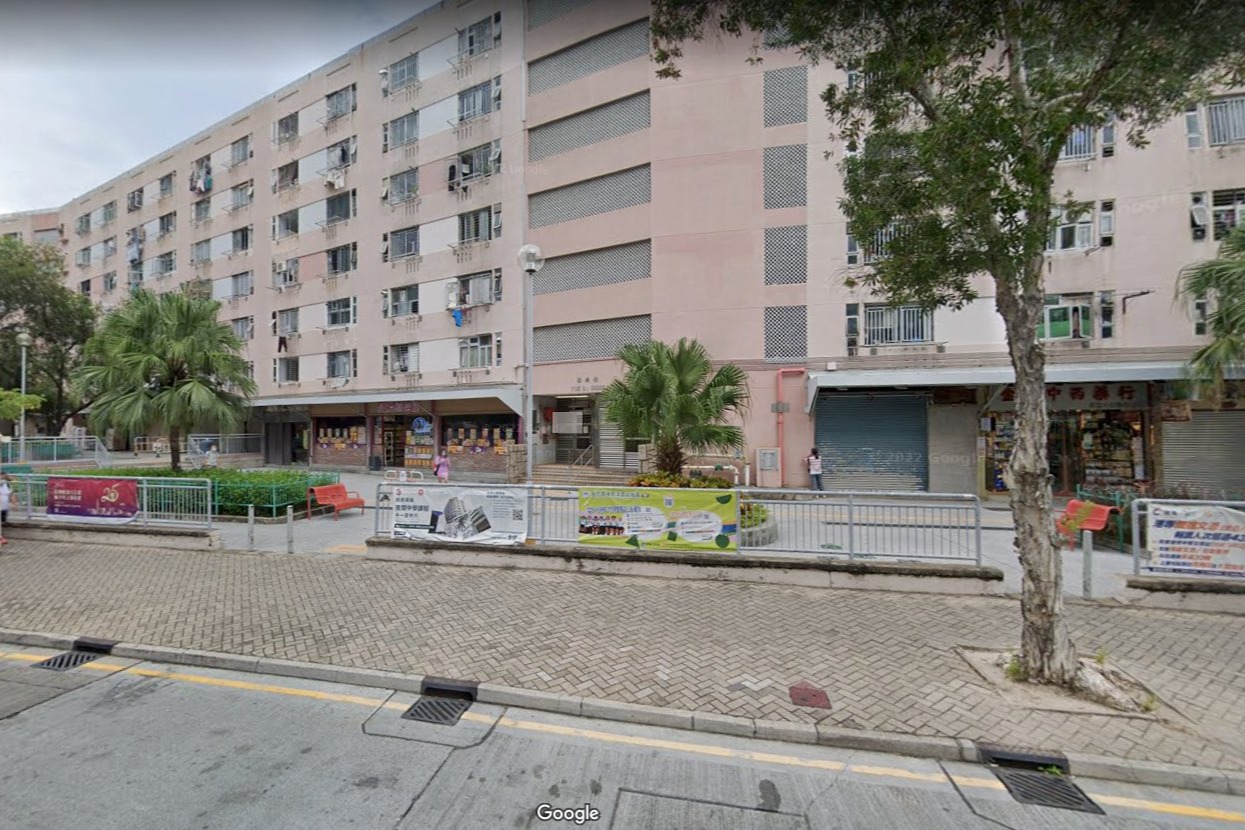 警方掩至漁灣邨單位調查援交劫案 男子疑避追捕16樓爬牆墮下