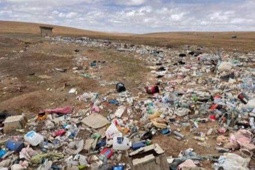 青藏高原可可西里地區 現巨型垃圾帶 嚴重影響高原生態