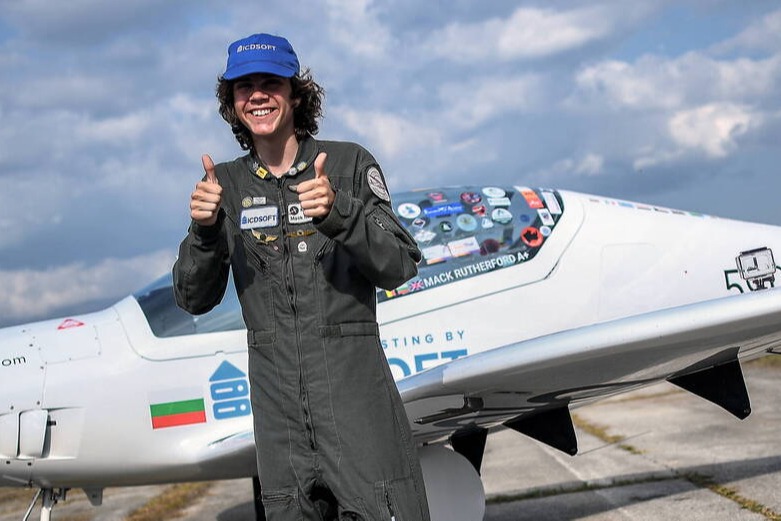 最年輕獨駕飛機環遊世界 比利時17歲少年創紀錄