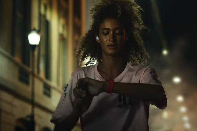 三星女性夜跑廣告捱轟 一細節透露或「男權創作」？