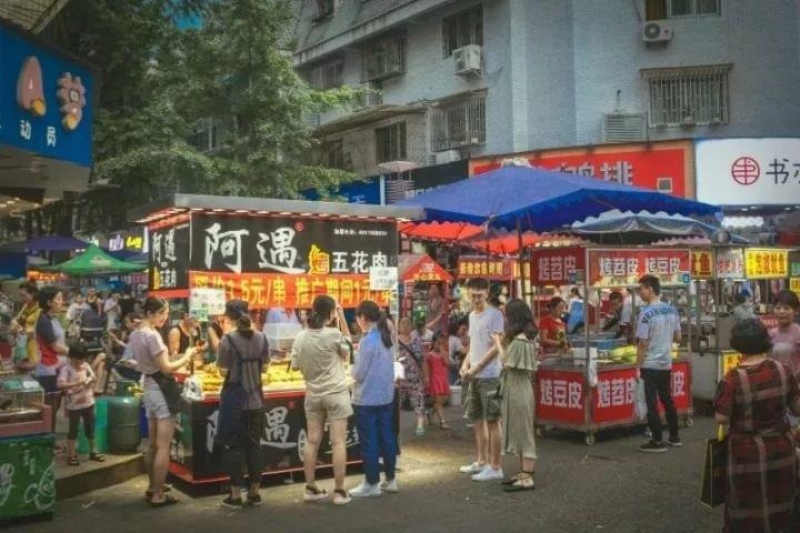 上海不再全面禁止路邊攤 網民留言：經濟行了就影響市容