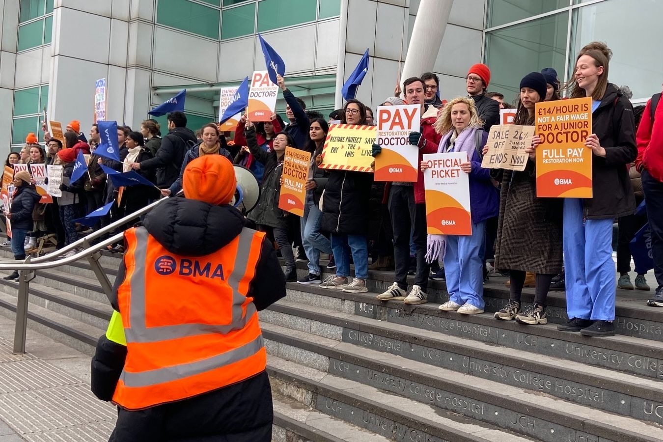 英國逾萬初級醫生罷工3日 要求改善時薪14鎊待遇
