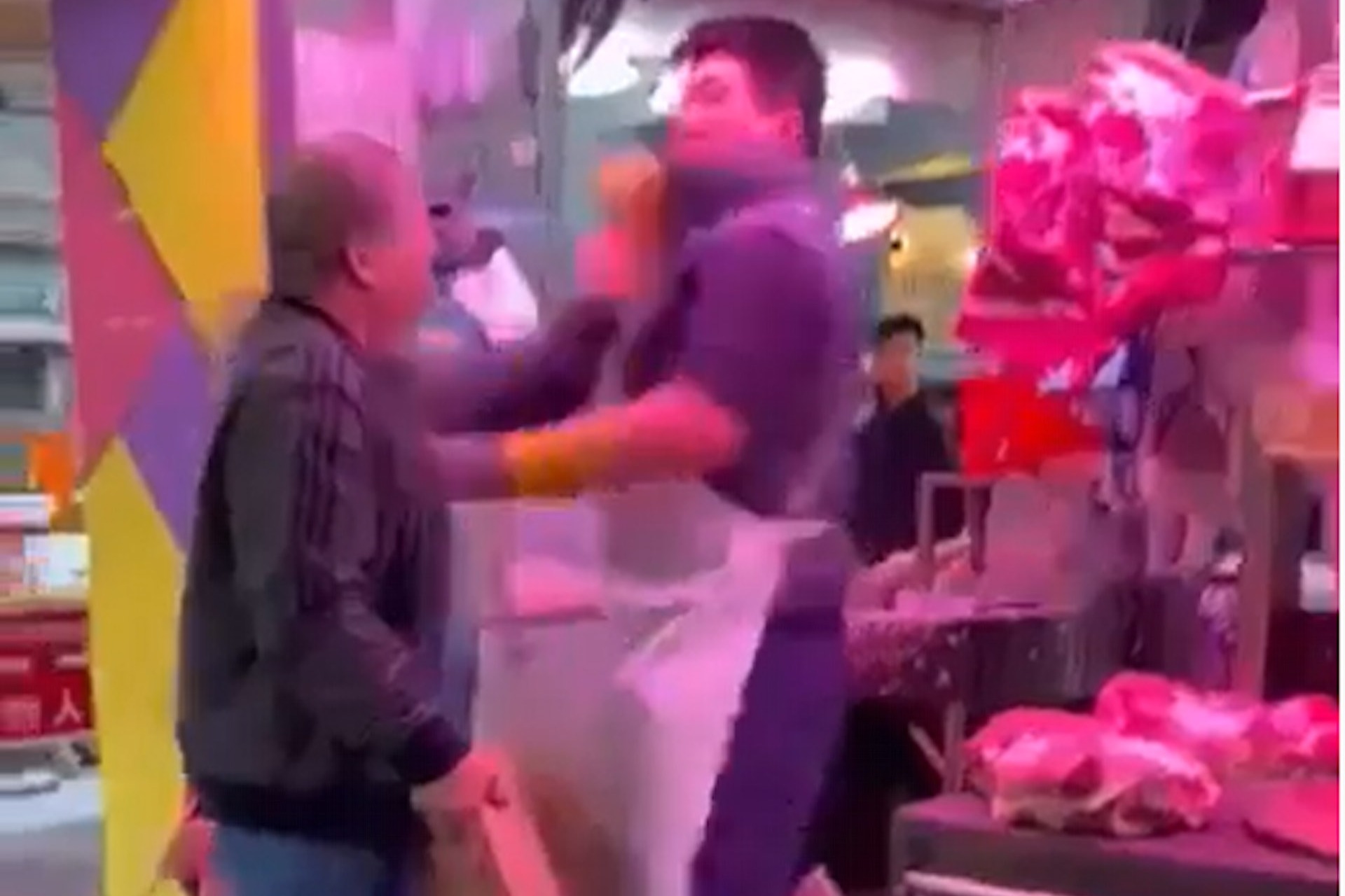 深水埗街頭MMA 兩男拳來拳往 疑因用爛20蚊紙買魚釀激戰