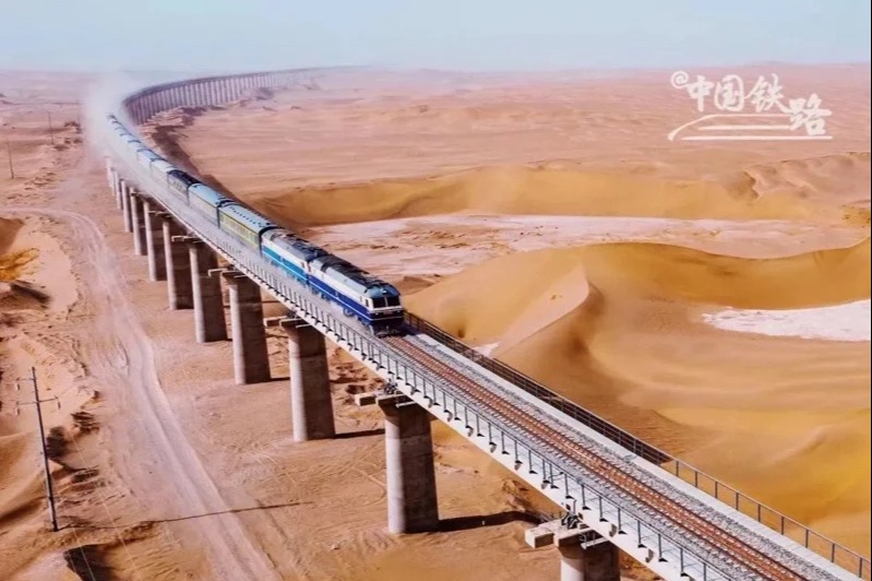 世界首條沙漠鐵路環線 新疆人民真的很興奮