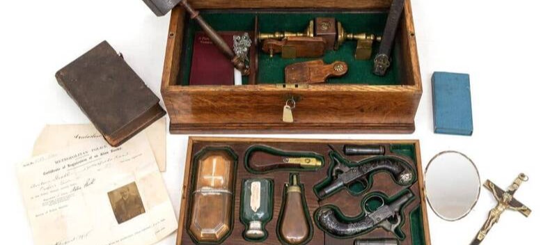 19世紀吸血鬼獵人工具箱
引多國收藏家競標 超6倍拍出