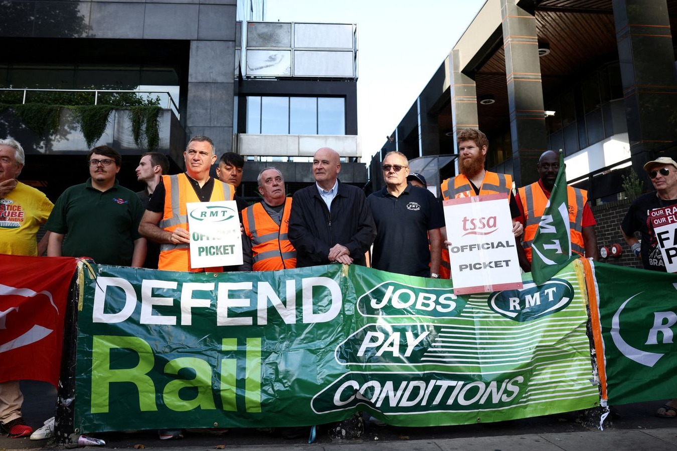 資方提兩年内加薪8%不裁員 英國鐵路工會唔收貨擬聖誕前後罷工