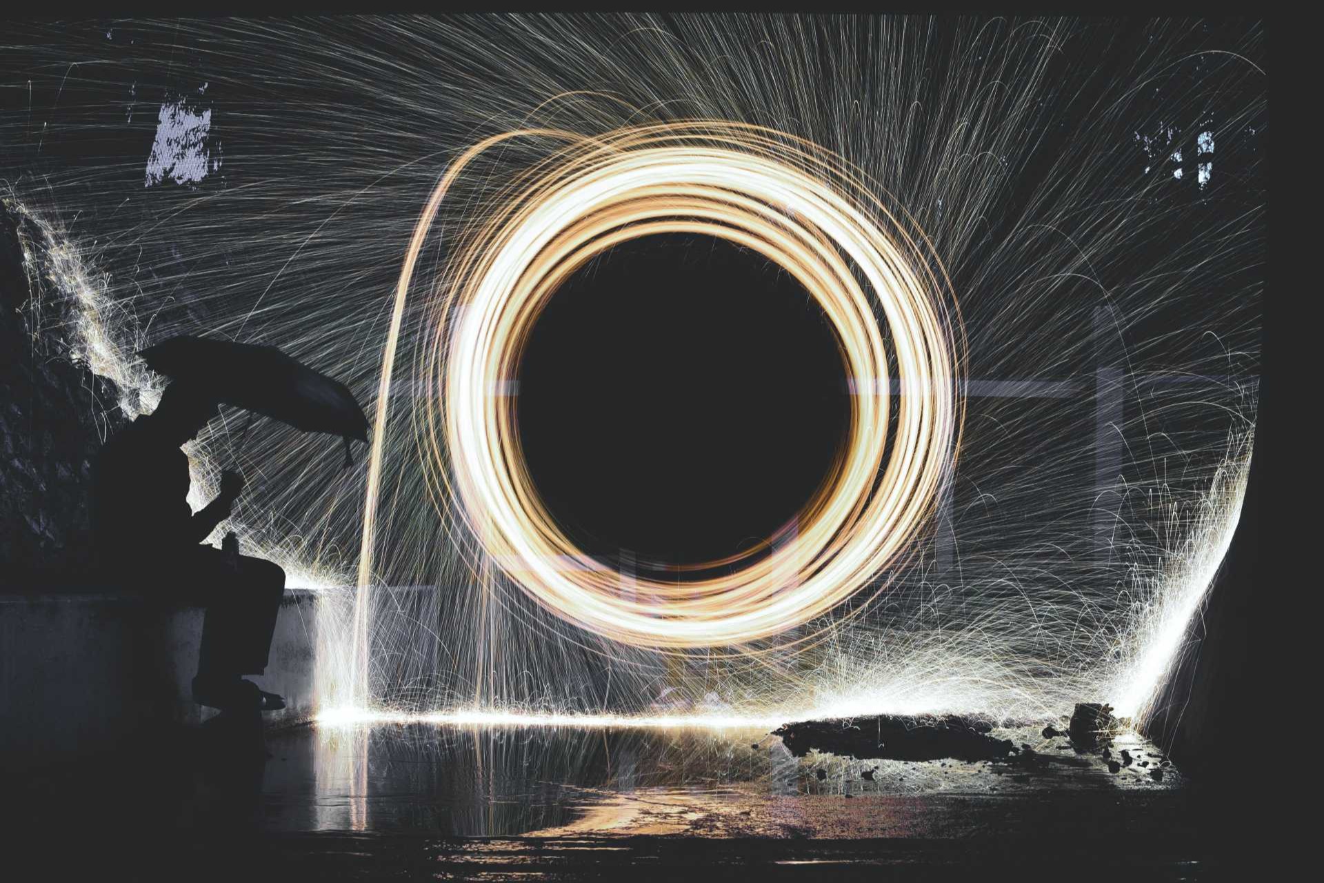 廈門大學利用變換光學原理 做出人造黑洞 可自由調控光波