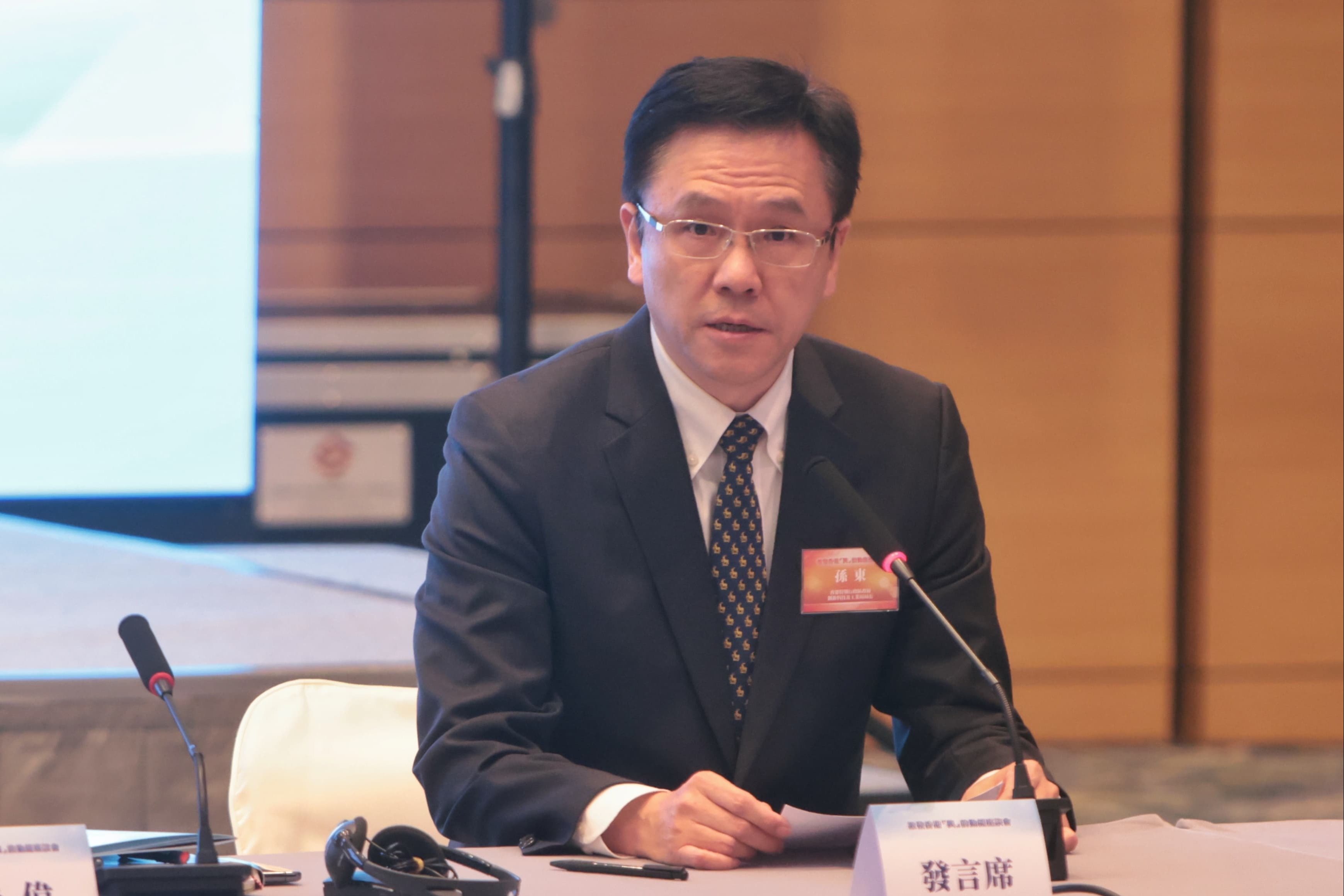 孫東批評美國最新的制裁無理 承認短期內影響香港招商搶人才