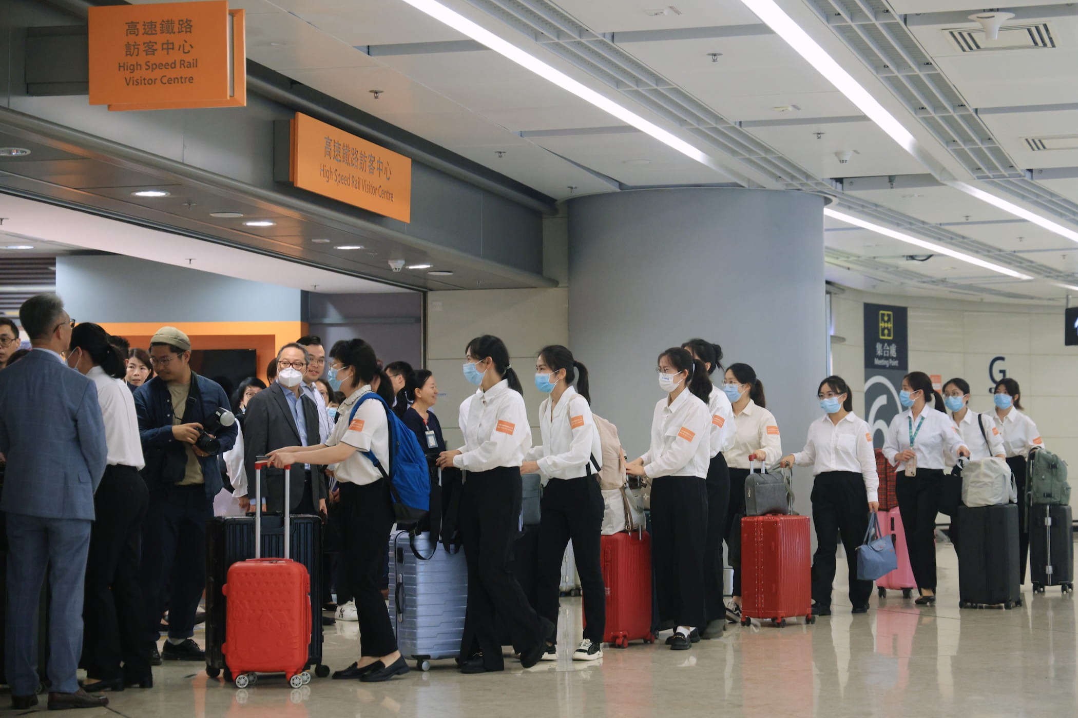 73名廣東醫護人員抵港工作交流 范鴻齡：香港及內地能互惠互利