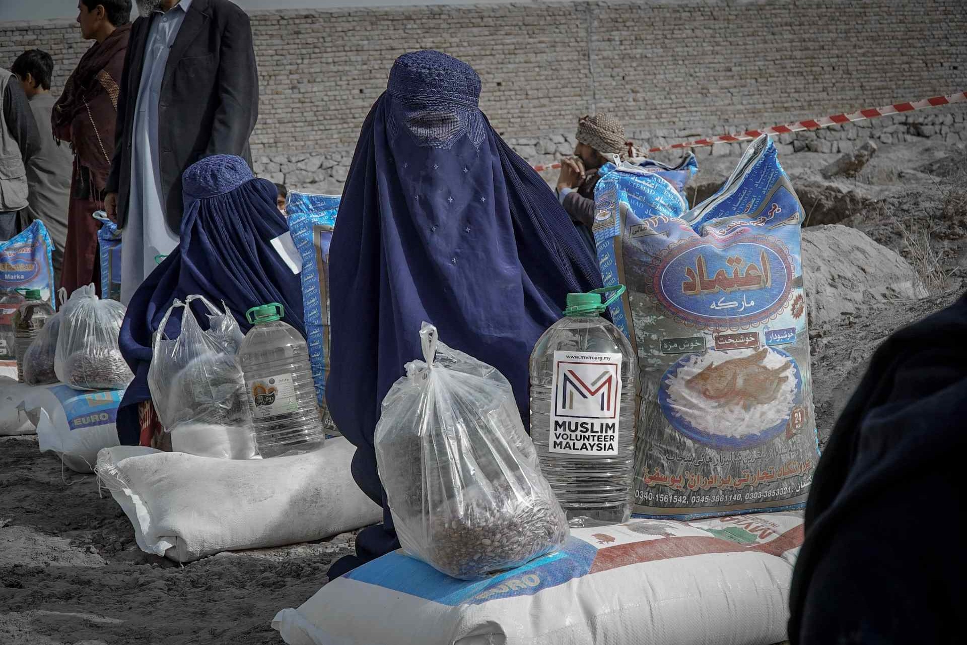 塔利班頒令禁女性單獨長途旅行
 人權觀察：淪為囚犯
