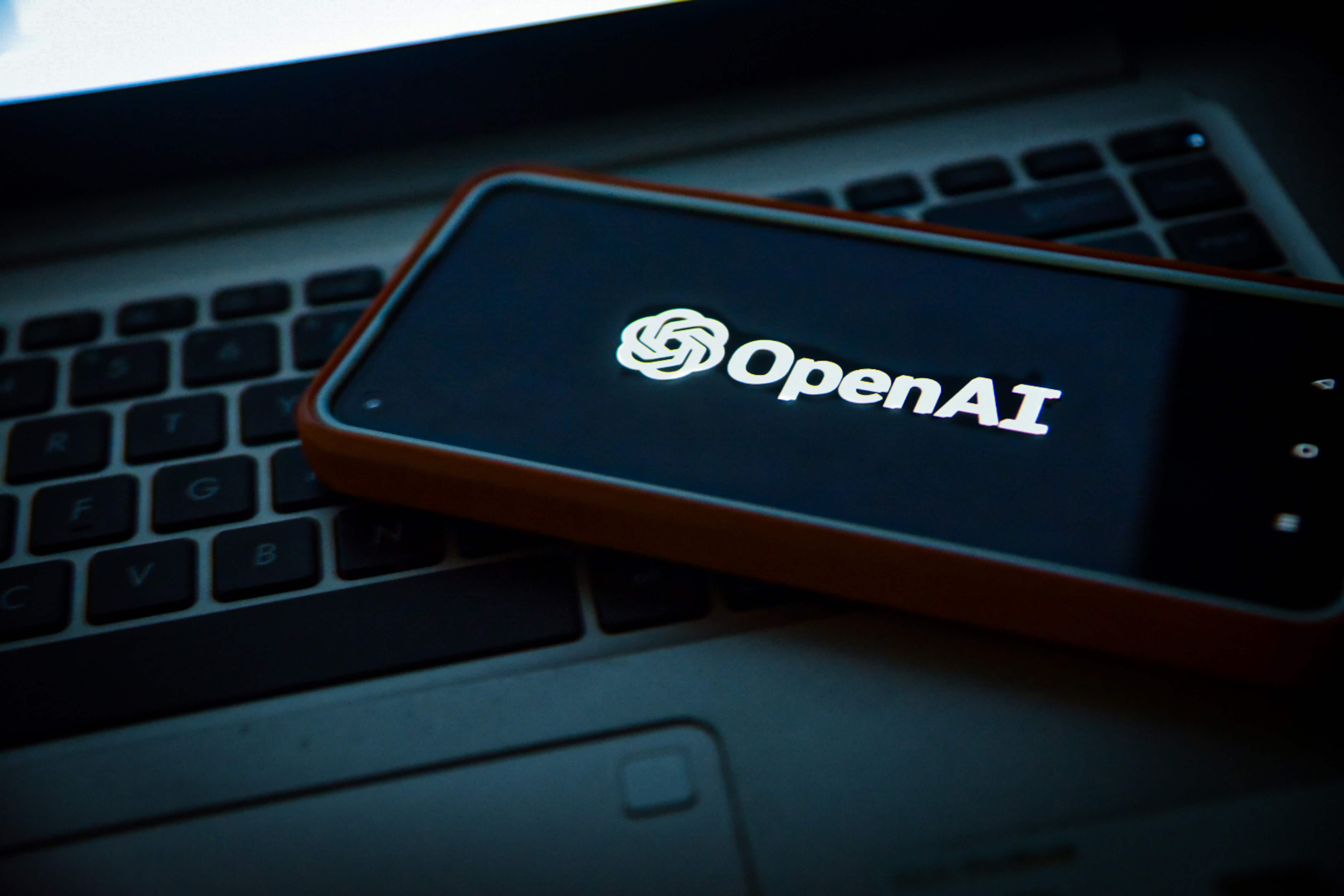 多名美國作家集體起訴OpenAI
 指控濫用眾人作品訓練ChatGPT