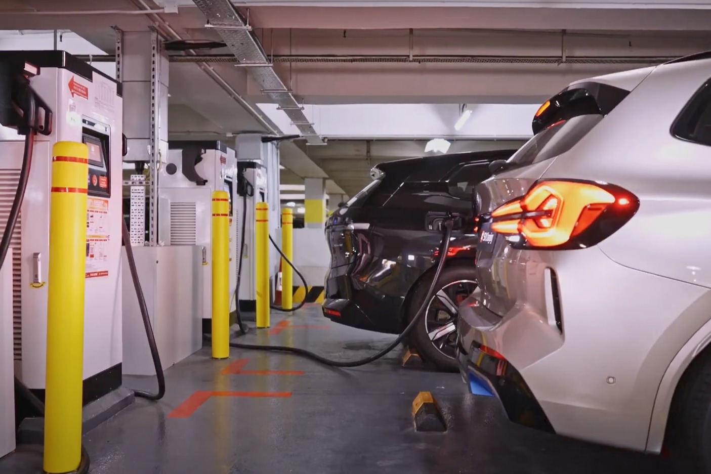 政府停車場電動車充電逐步徵收費 汽車業認為每度電不應超過兩元