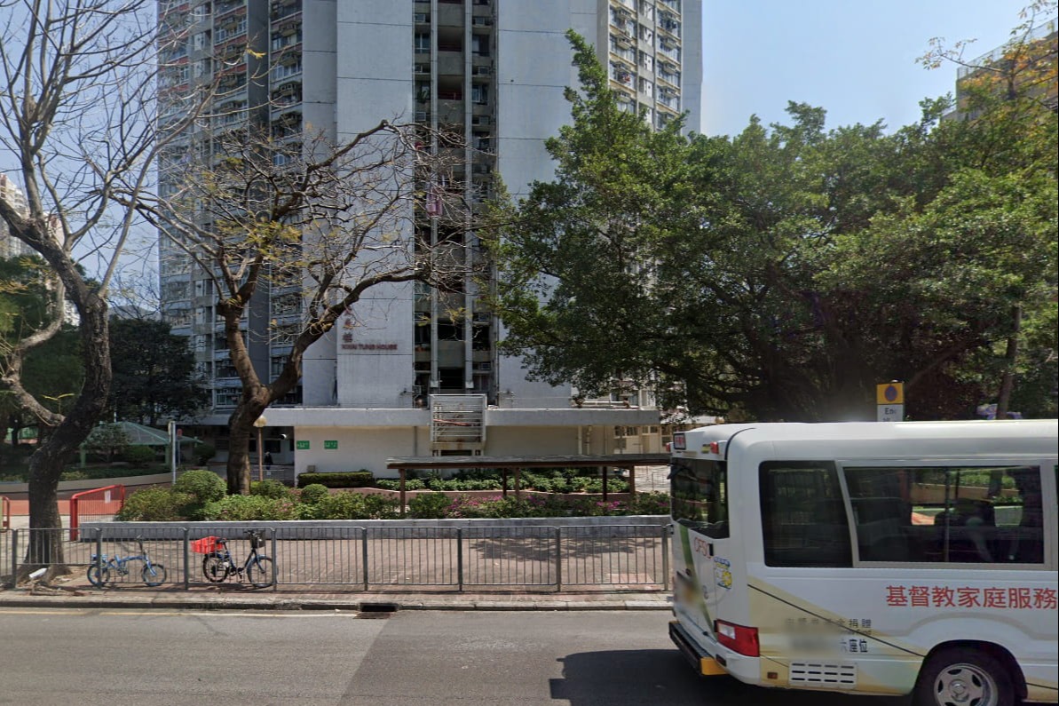 東頭邨貴東樓火警釀1死6傷
 消息指單位起火前有人爭執