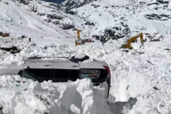 西藏雪崩致28死 現場搜救基本結束  疑天氣變暖風速加大誘發事故
