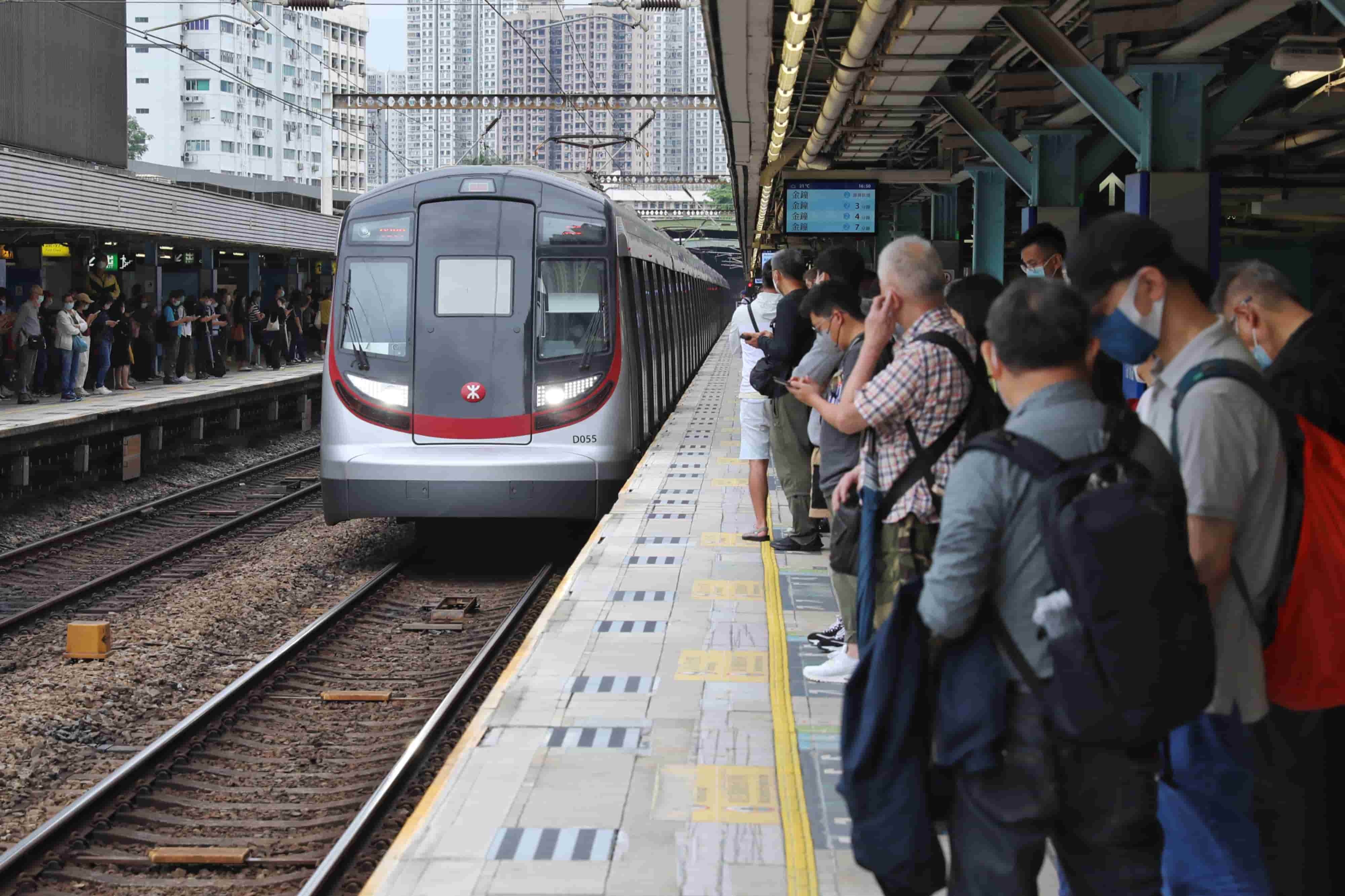 有市民稱深夜被港鐵扣十次車費 涉Alipay二維碼問題 港鐵將退款