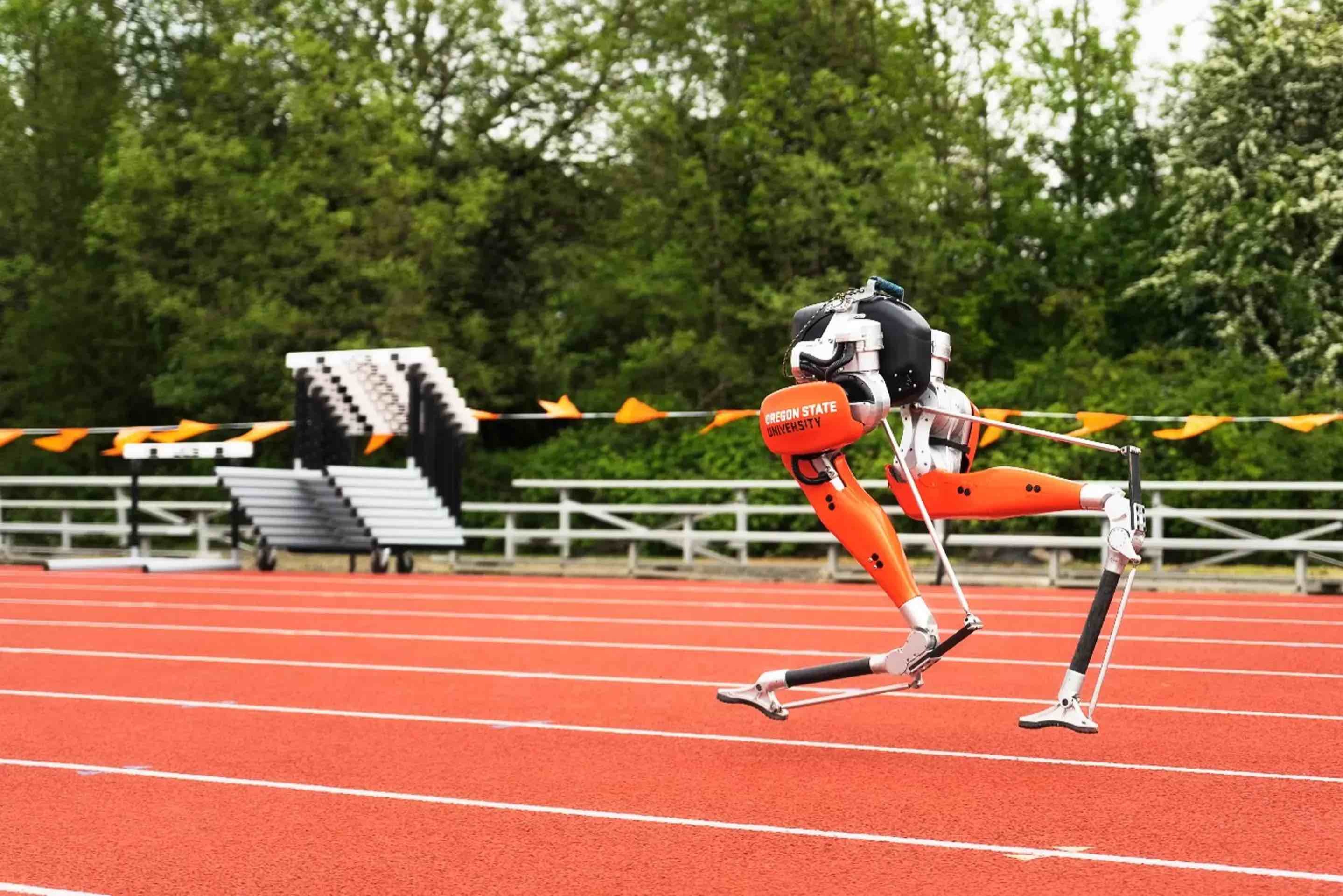 有片：雙足機器人 百米跑24.73秒破紀錄