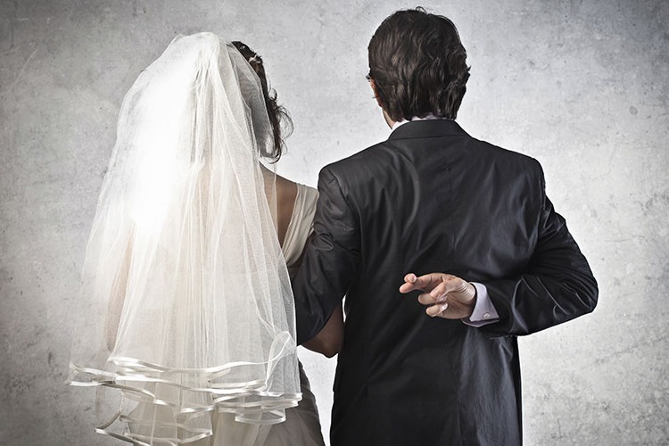 涉收50000元與內地人假結婚
 63歲本地男被判監18個月