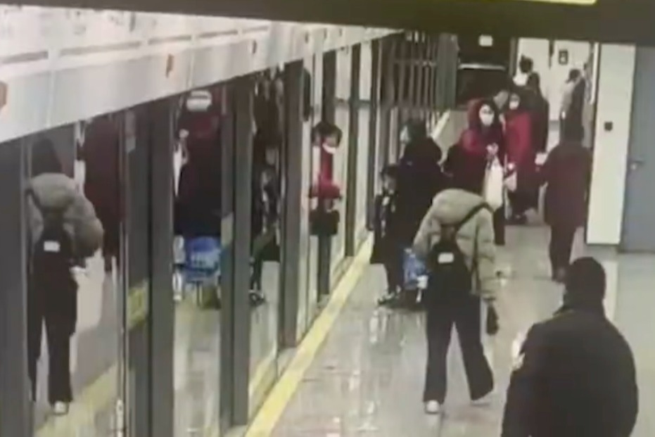 有片：地鐵月台門夾死老婦
 閉路電視揭職員如何釀禍