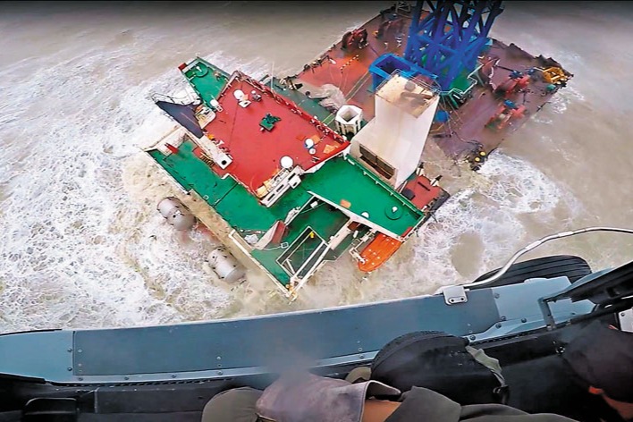 工程船遇暹芭斷裂下沉 解構飛行服務隊怒海救人