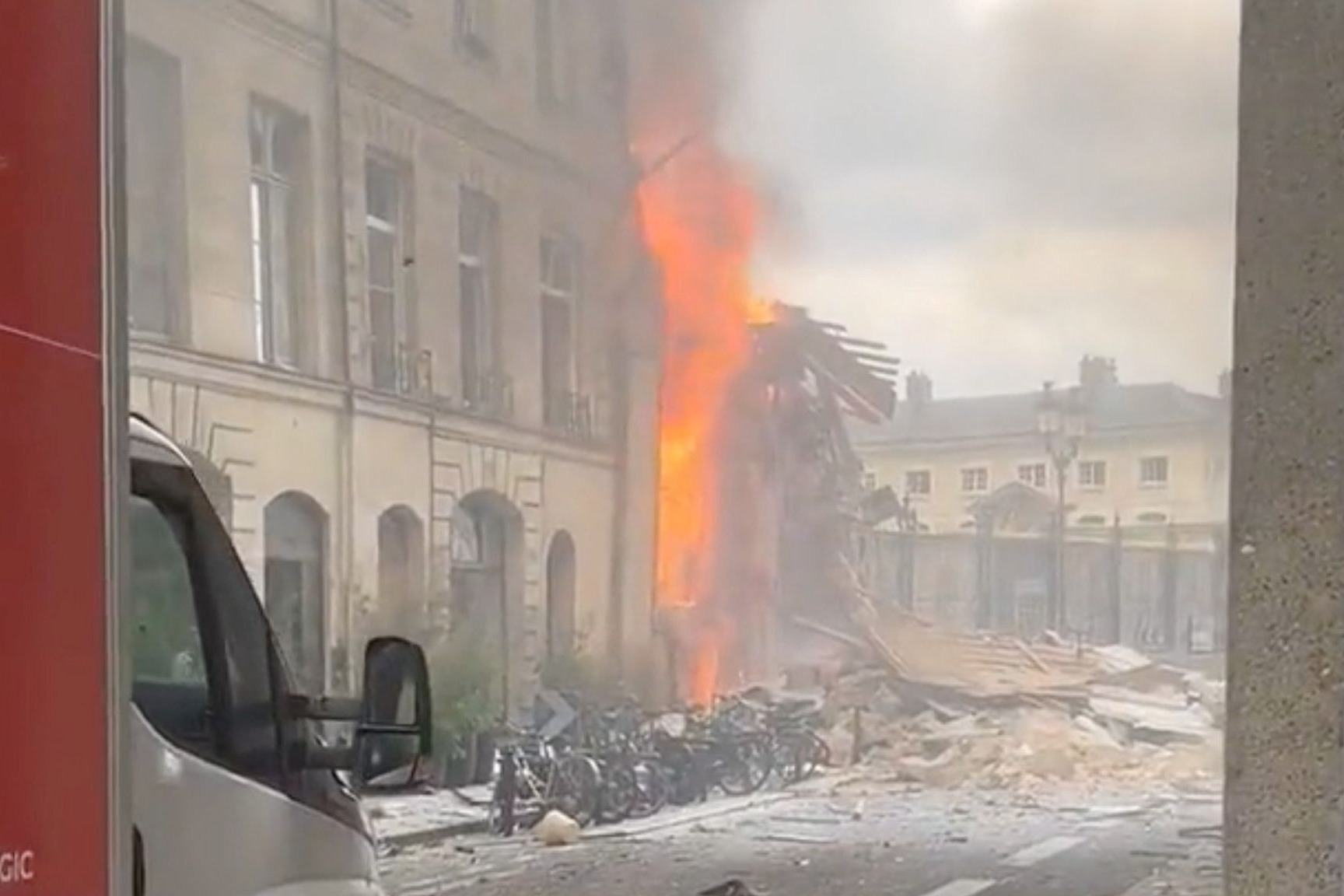 巴黎有建築物發生爆炸起火
 至37人傷2人失蹤