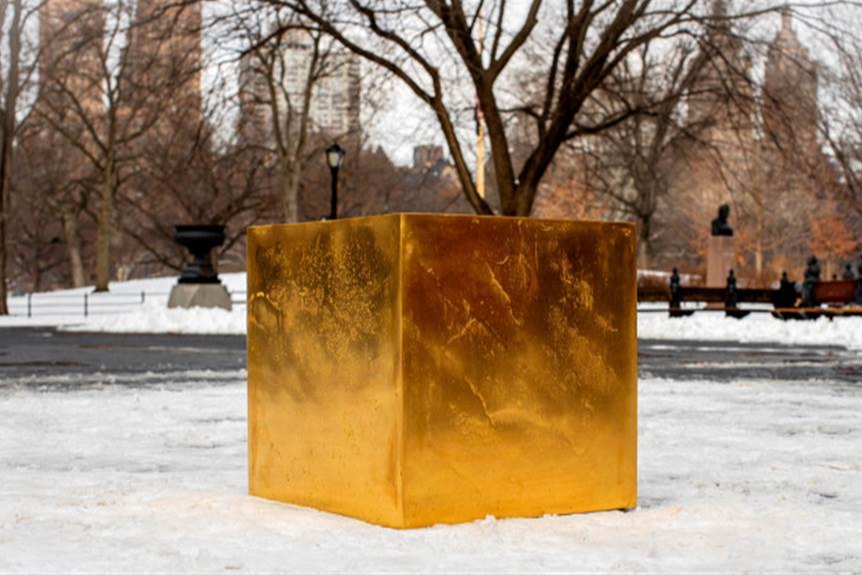 紐約公園驚現值千萬純金立方 藝術家：讓公眾思考金錢價值