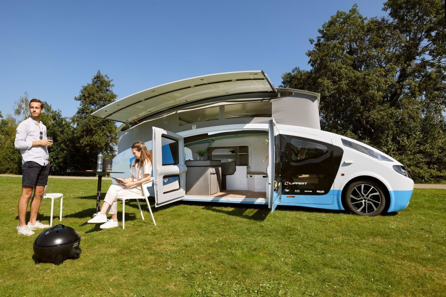 荷蘭學生團隊締造
 太陽能露營「房屋」車