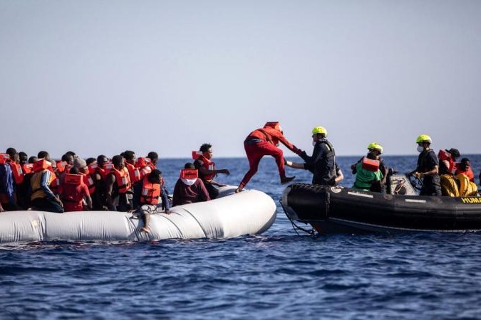 拒絕載難民救援船靠泊 意大利「見死不救」被控告